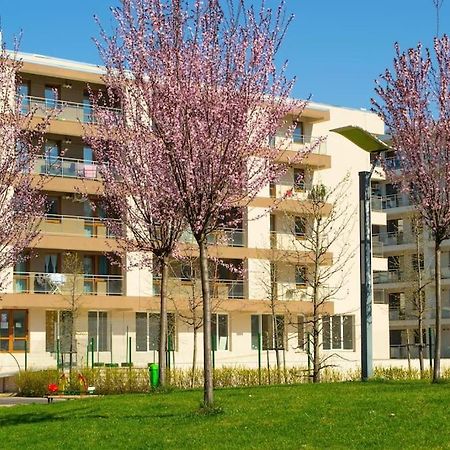 Apartment Solar 50, Private Parking, 2 Bedroom Bukarest Kültér fotó