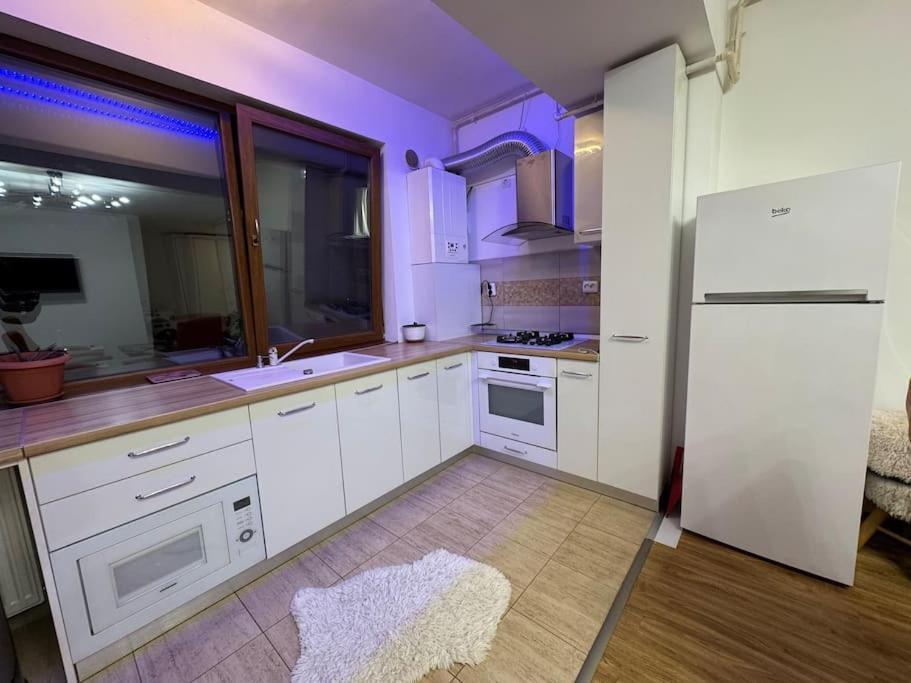 Apartment Solar 50, Private Parking, 2 Bedroom Bukarest Kültér fotó